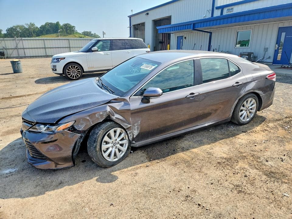 2018 TOYOTA CAMRY LE - 1