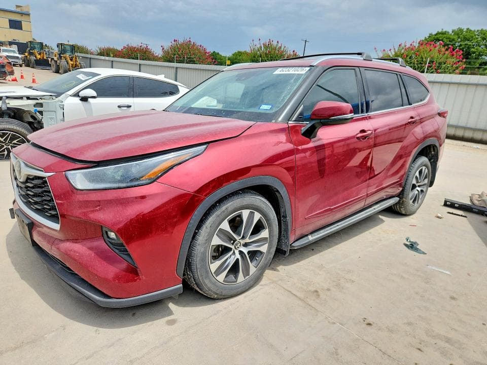 2021 TOYOTA HIGHLANDER XLE - 1