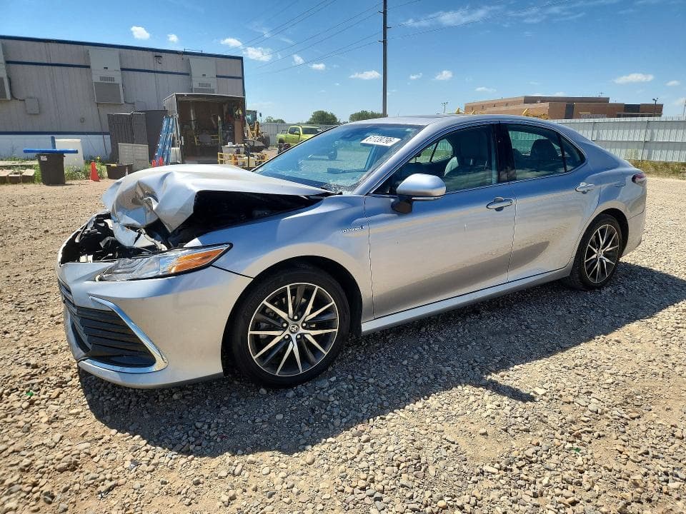2021 TOYOTA CAMRY XLE - 1