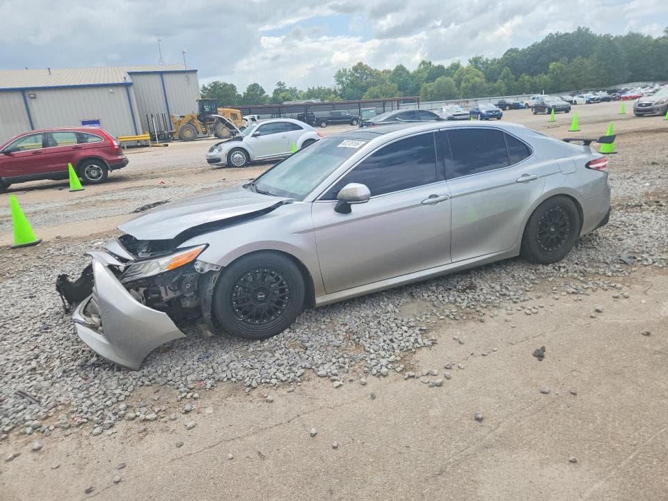 2018 TOYOTA CAMRY XLE - 1