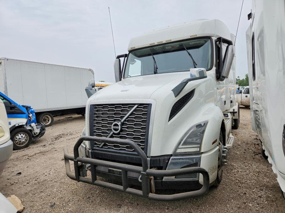 2020 VOLVO VNL SEMI TRUCK - 1