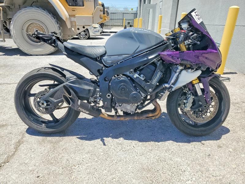 2025 SUZUKI GSX-R750 - 1