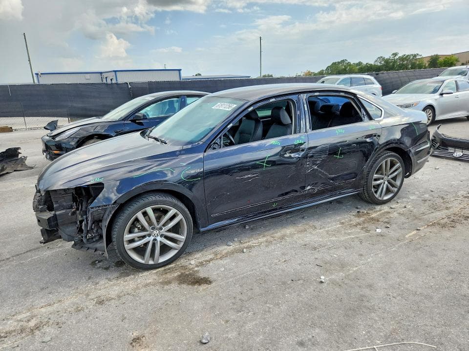 2017 VOLKSWAGEN PASSAT R-LINE