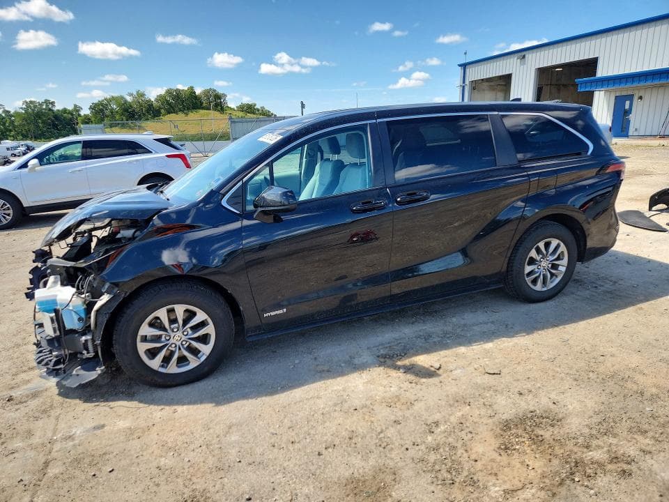 2021 TOYOTA SIENNA LE - 1