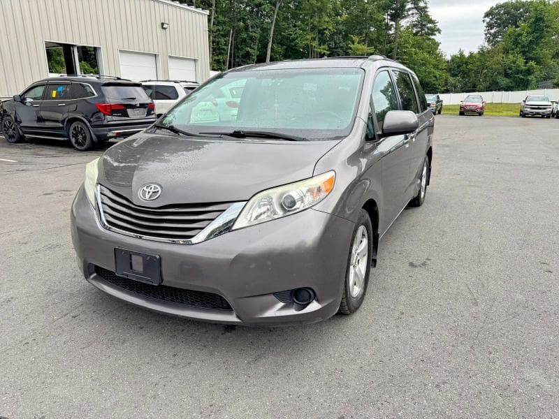 2017 TOYOTA SIENNA LE LE - 1