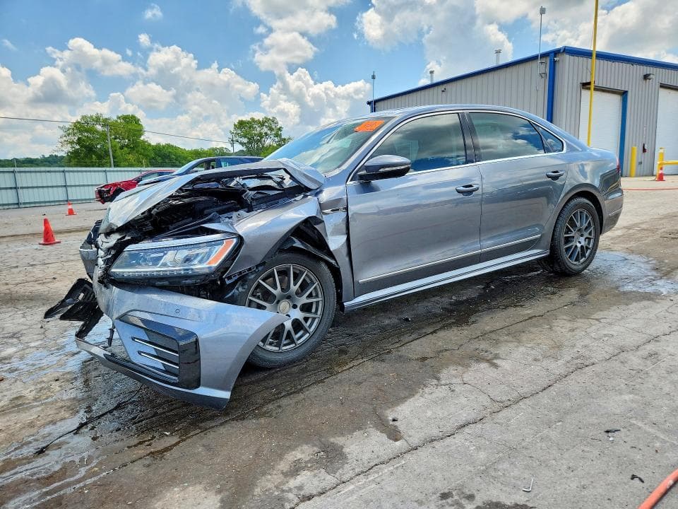 2019 VOLKSWAGEN PASSAT SE R-LINE - 1