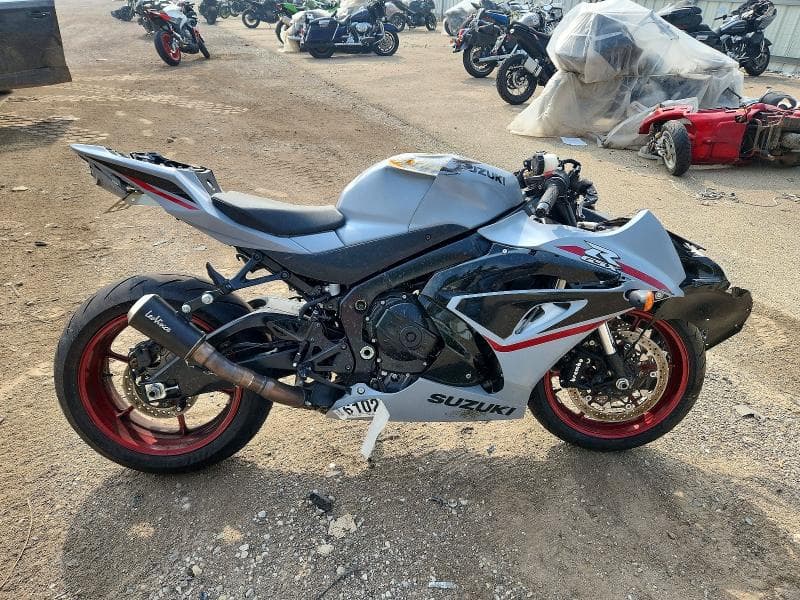 2024 SUZUKI GSX-R1000 - 1