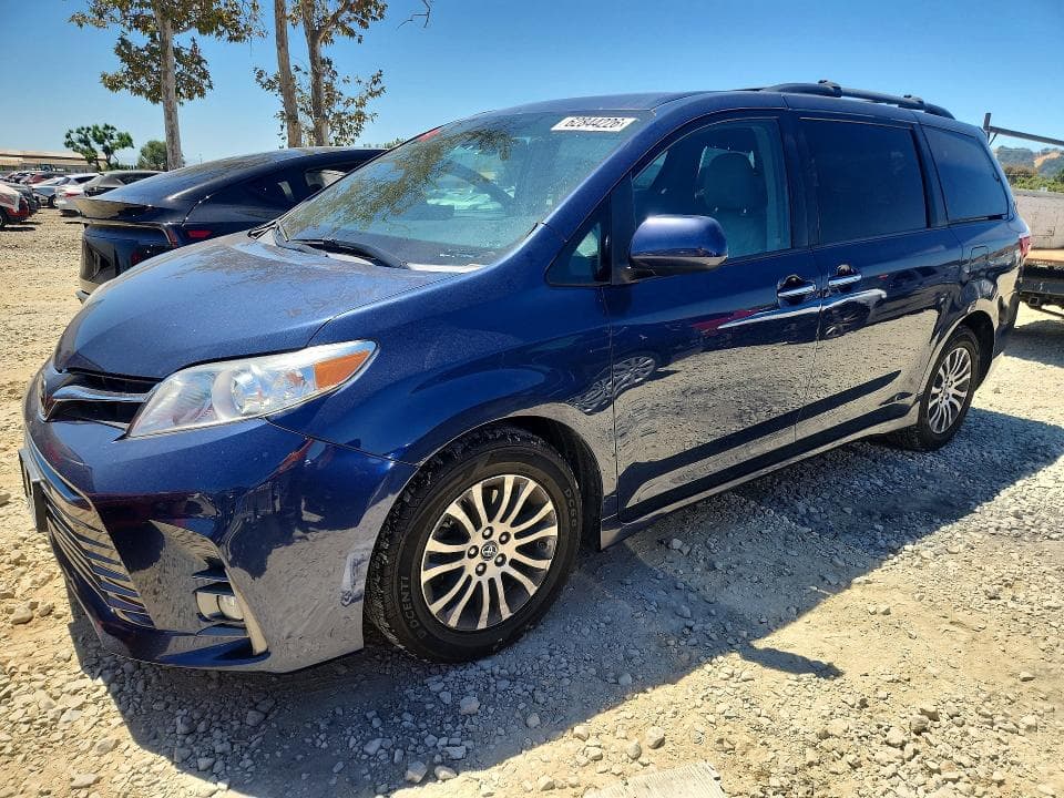 2018 TOYOTA SIENNA XLE 8-PASSENGER - 1