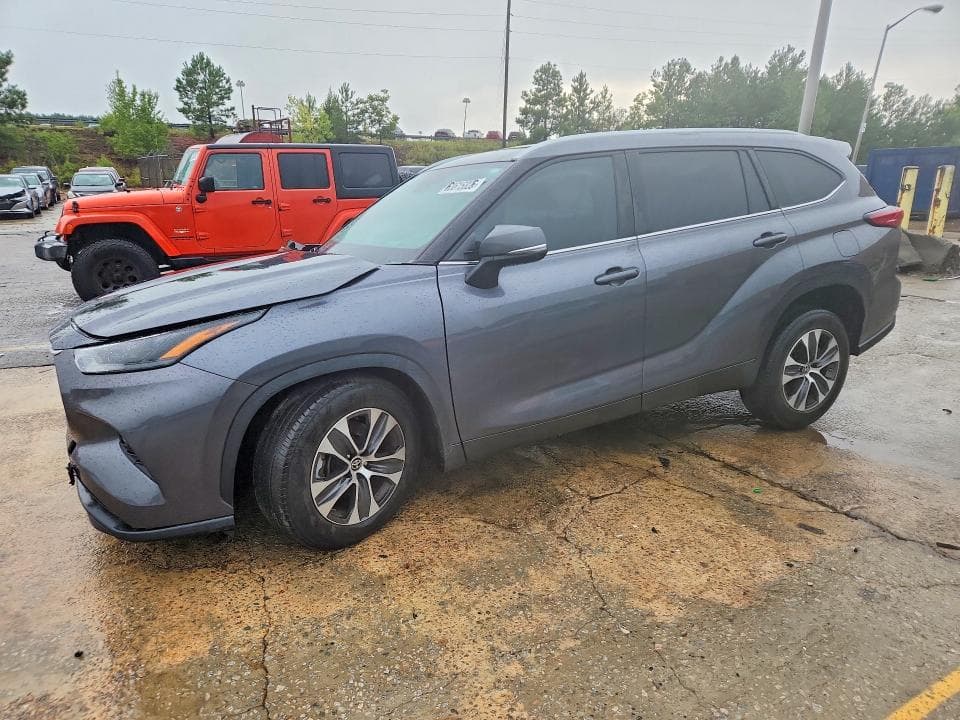 2023 TOYOTA HIGHLANDER XLE - 1
