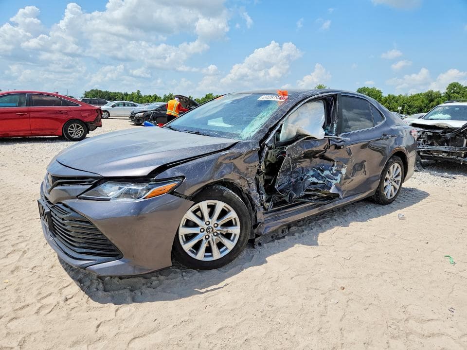 2019 TOYOTA CAMRY LE - 1