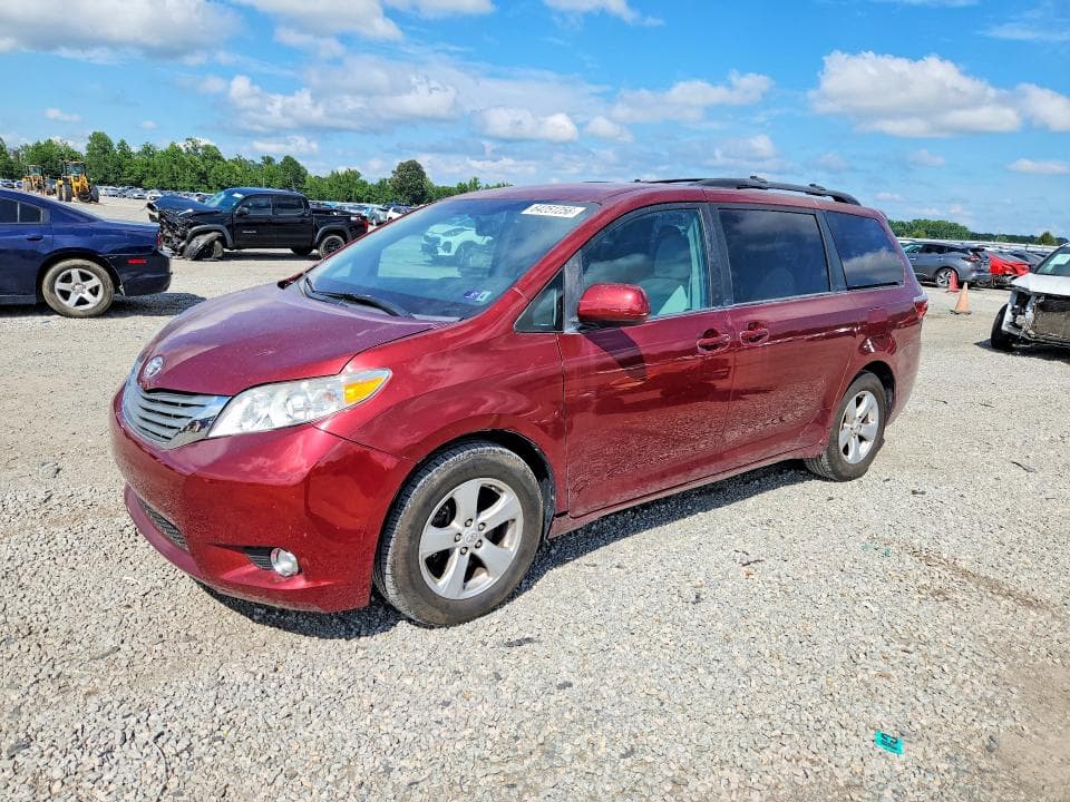 2017 TOYOTA SIENNA LE - 1