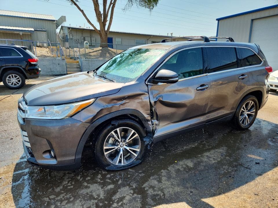 2017 TOYOTA HIGHLANDER LE PLUS - 1