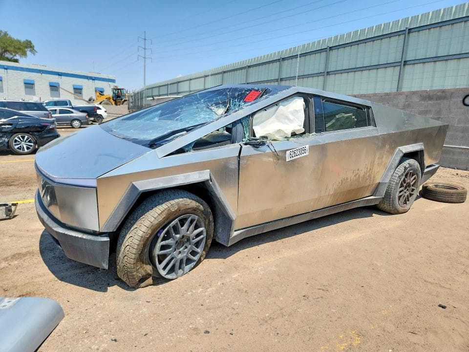 2024 TESLA CYBERTRUCK - 1