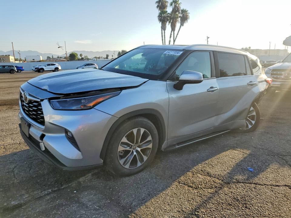 2023 TOYOTA HIGHLANDER XLE - 1