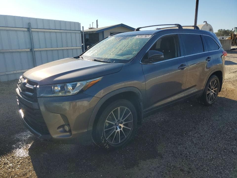 2018 TOYOTA HIGHLANDER SE