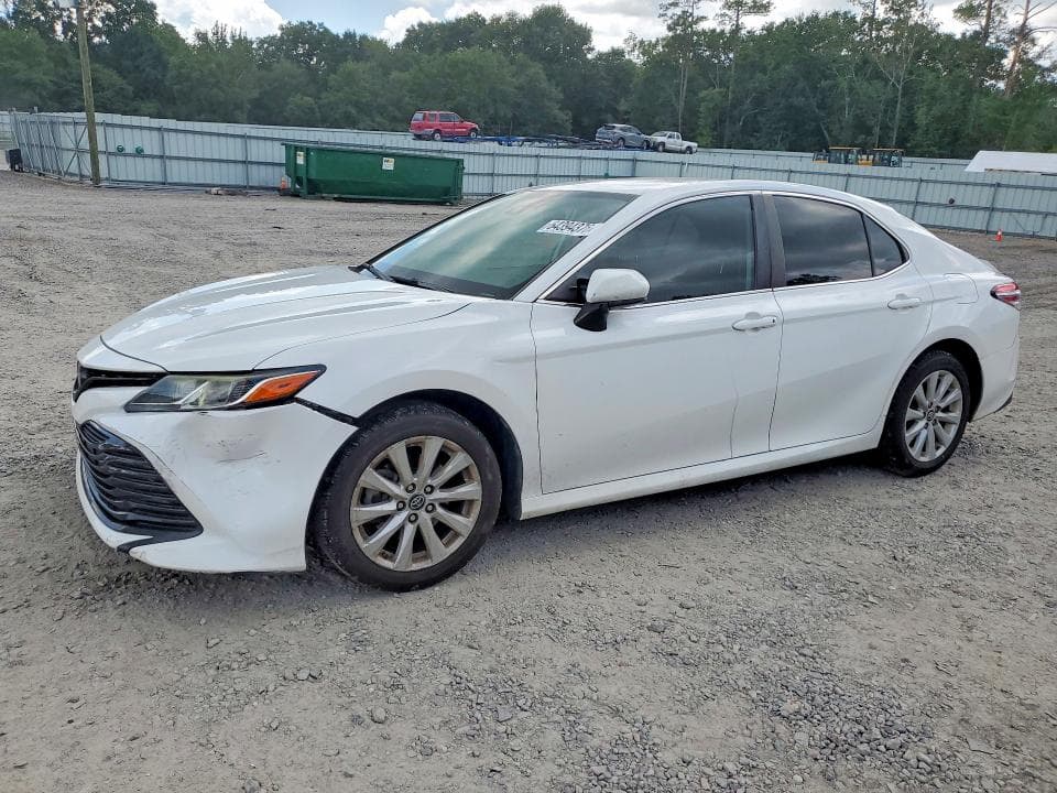 2019 TOYOTA CAMRY LE - 1