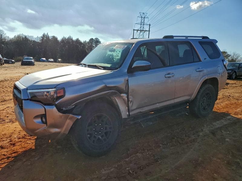 2023 TOYOTA 4RUNNER SE - 1