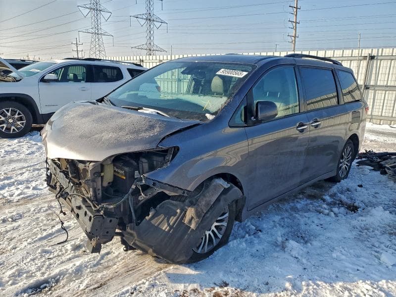 2019 TOYOTA SIENNA XLE - 1