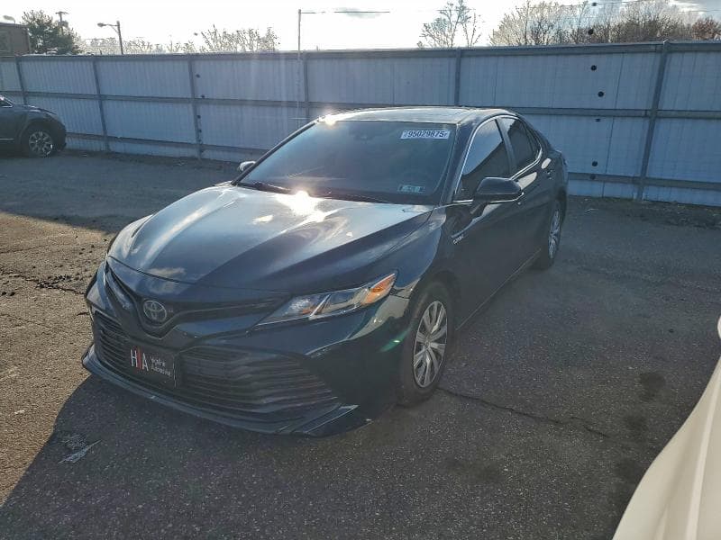 2019 TOYOTA CAMRY LE - 1