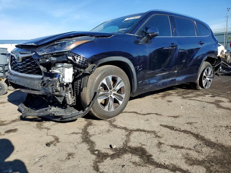 2021 TOYOTA HIGHLANDER XLE - 1