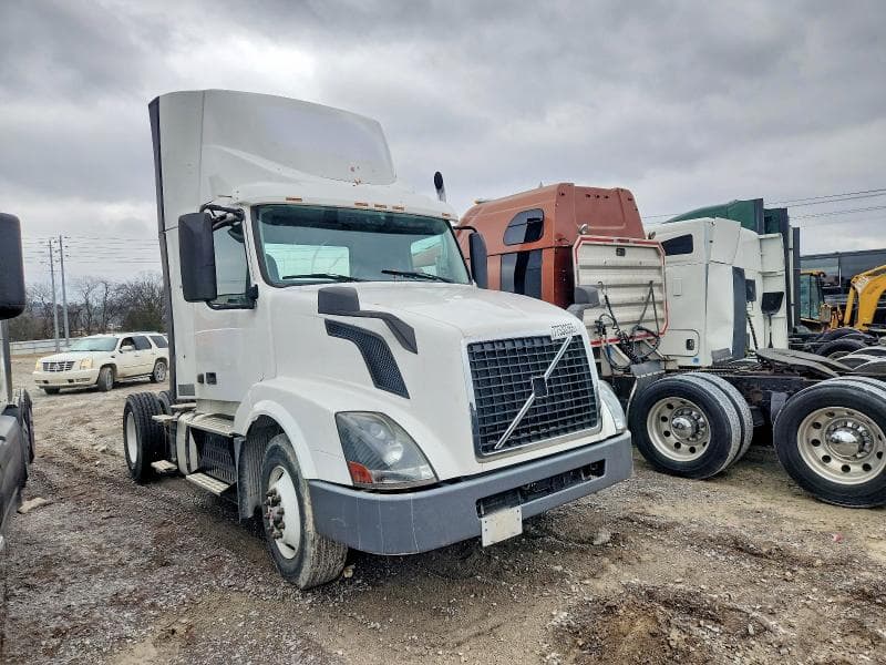 2017 VOLVO VNL SEMI TRUCK - 1