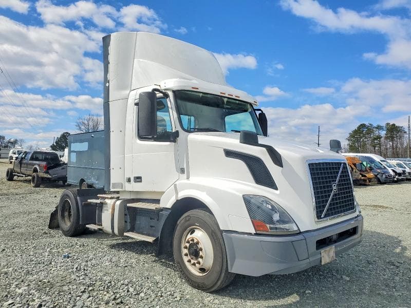 2018 VOLVO VNL SEMI TRUCK