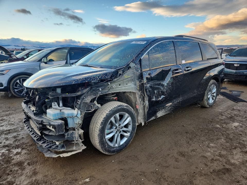 2022 TOYOTA SIENNA XLE - 1