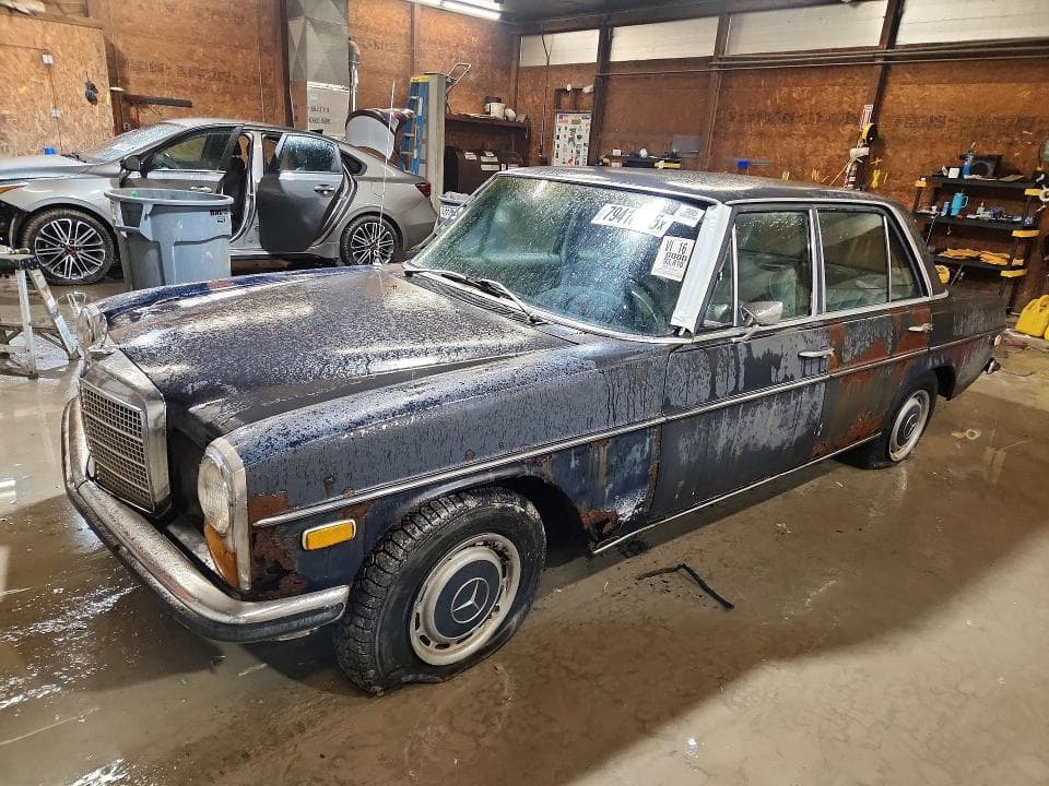 1971 MERCEDES-BENZ 230