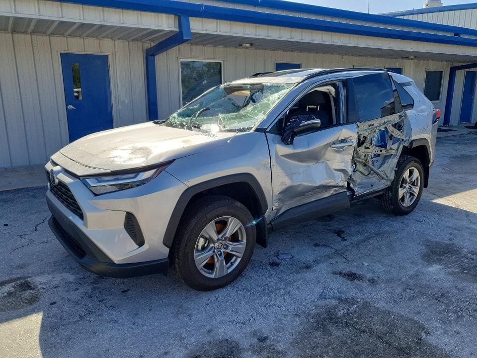 2024 TOYOTA RAV4 XLE - 1