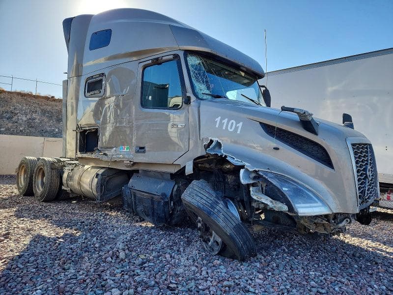 2020 VOLVO VNL SEMI TRUCK
