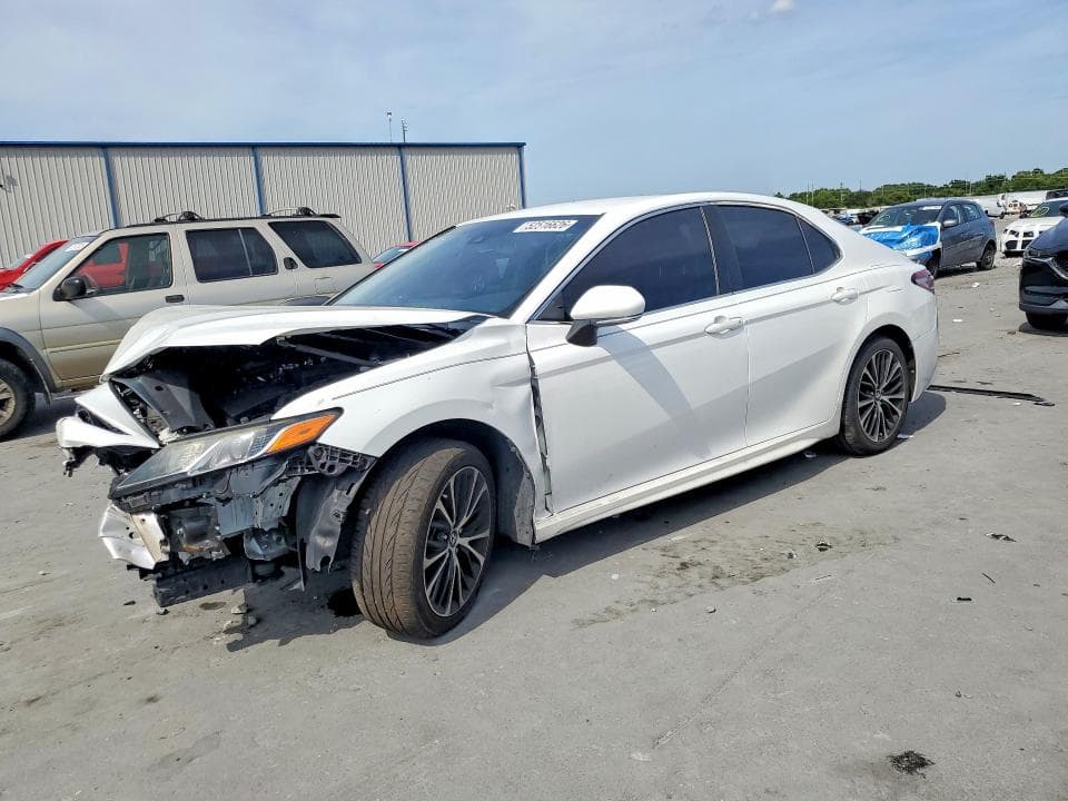 2018 TOYOTA CAMRY SE - 1