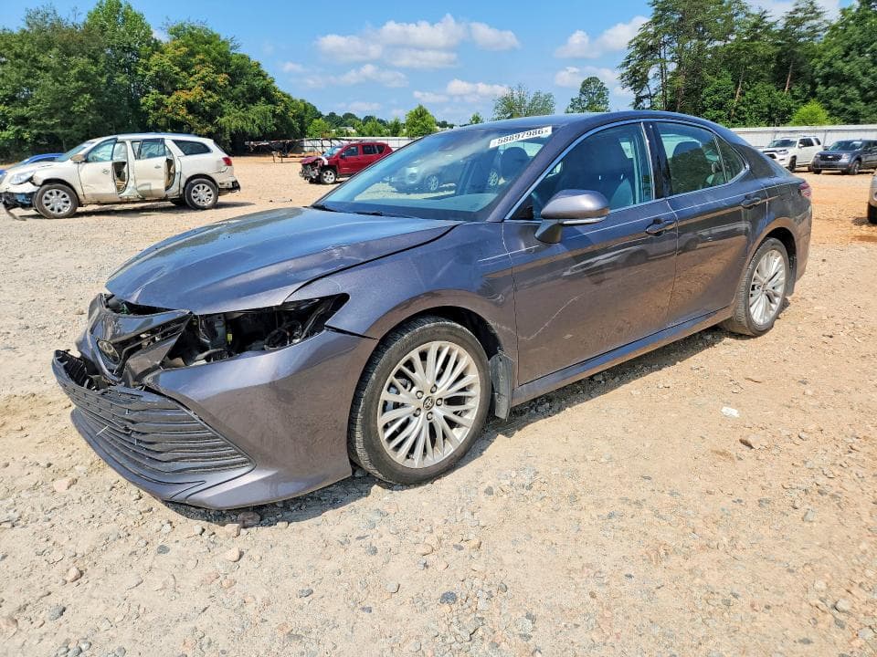 2020 TOYOTA CAMRY XLE - 1