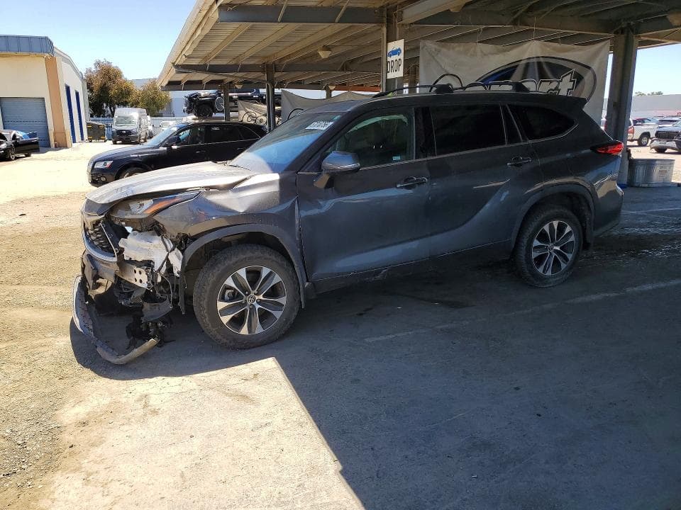 2020 TOYOTA HIGHLANDER XLE - 1