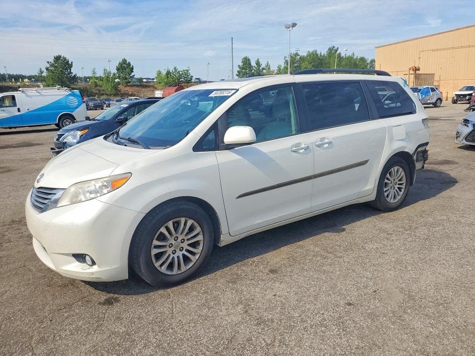 2017 TOYOTA SIENNA XLE 8-PASSENGER - 1