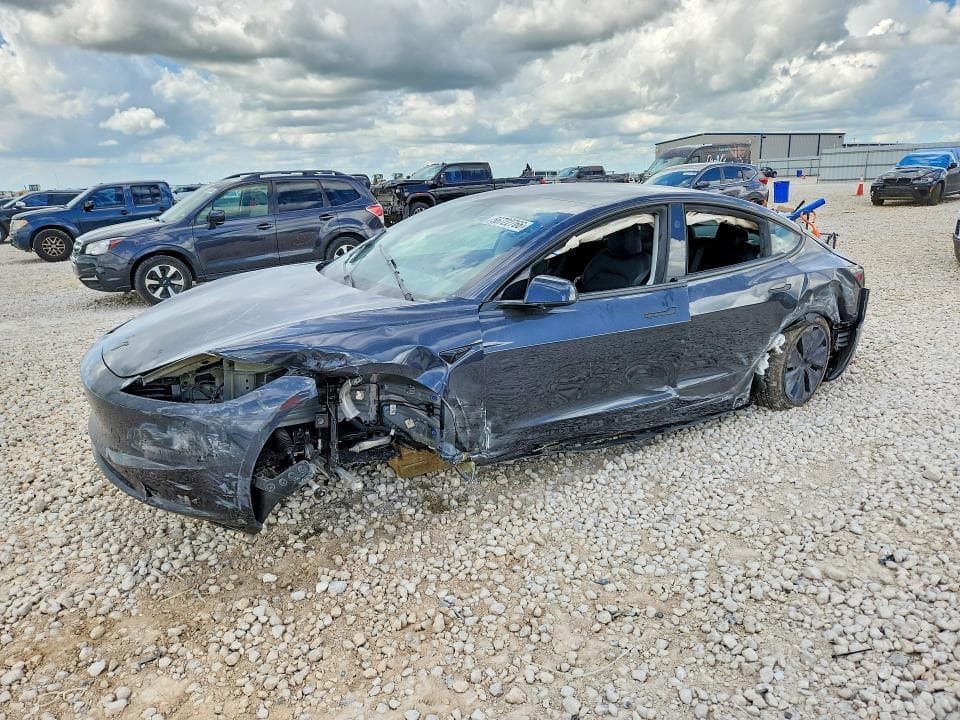 2026 TESLA MODEL 3 - 1