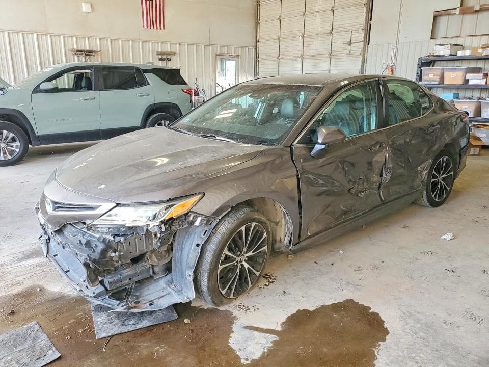 2018 TOYOTA CAMRY SE - 1