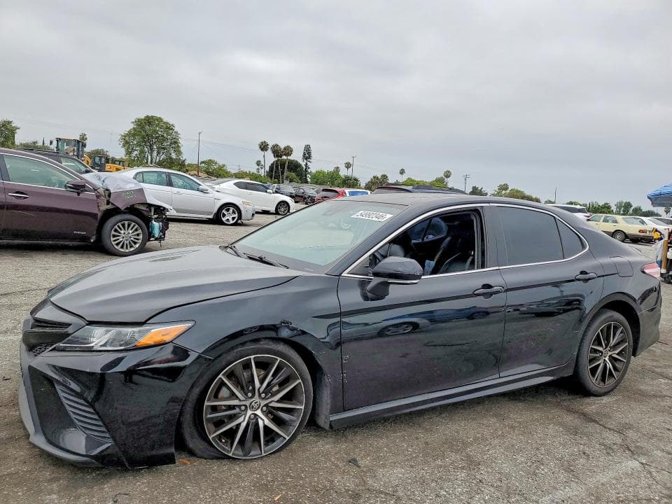 2020 TOYOTA CAMRY SE - 1