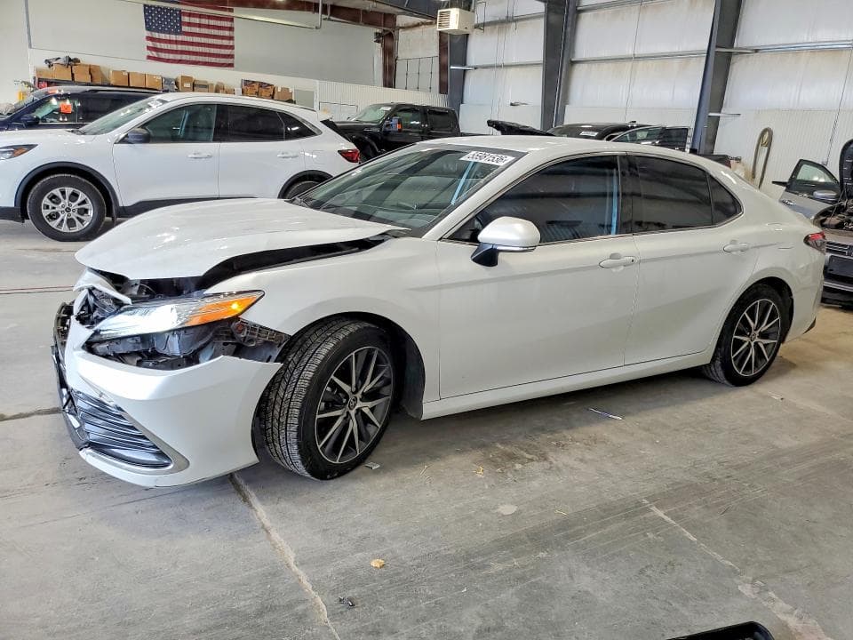 2022 TOYOTA CAMRY XLE - 1