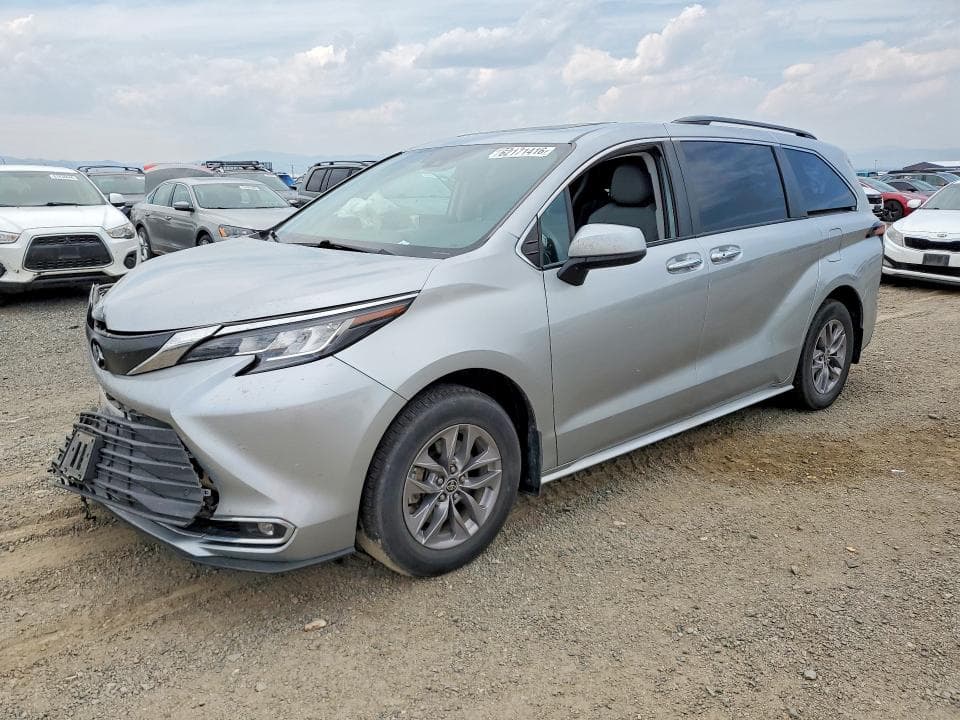2023 TOYOTA SIENNA XLE - 1