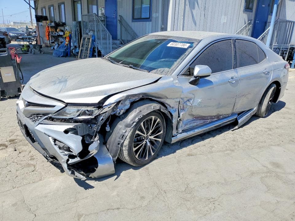 2018 TOYOTA CAMRY SE - 1
