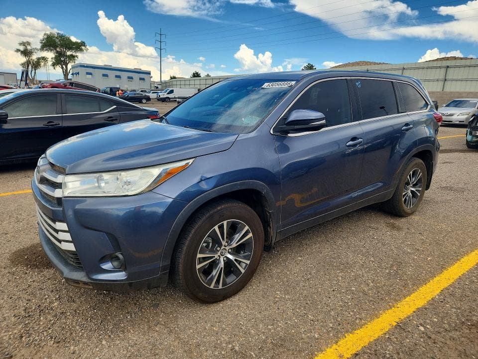 2019 TOYOTA HIGHLANDER LE - 1