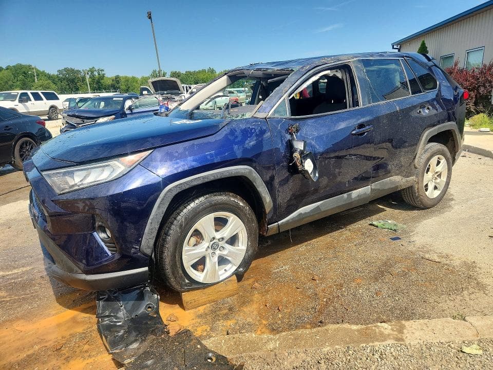 2021 TOYOTA RAV4 XLE - 1