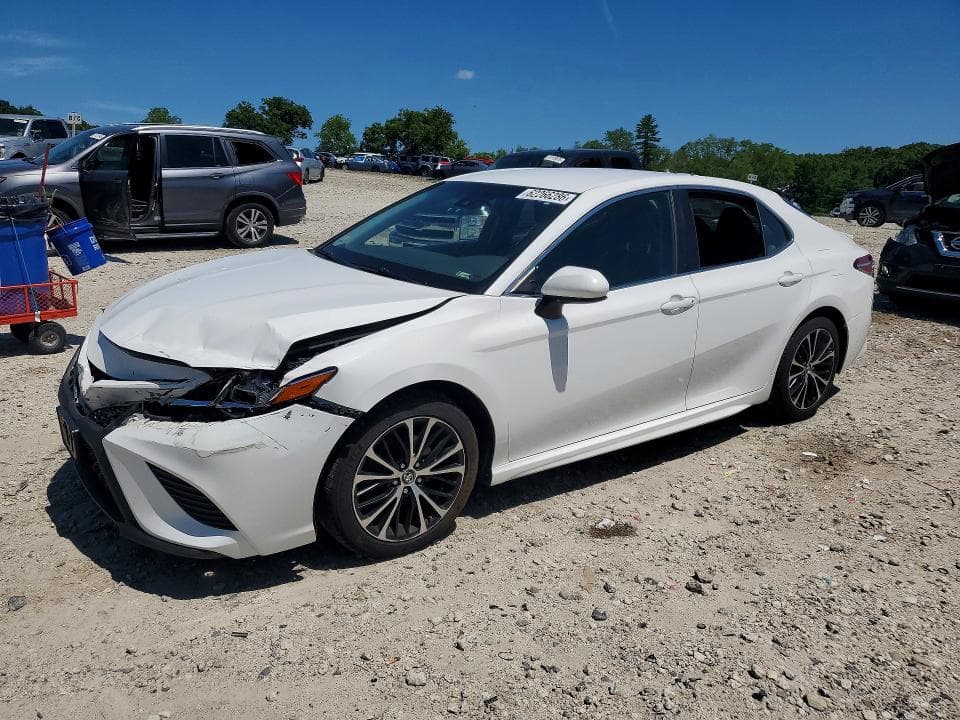 2018 TOYOTA CAMRY SE - 1
