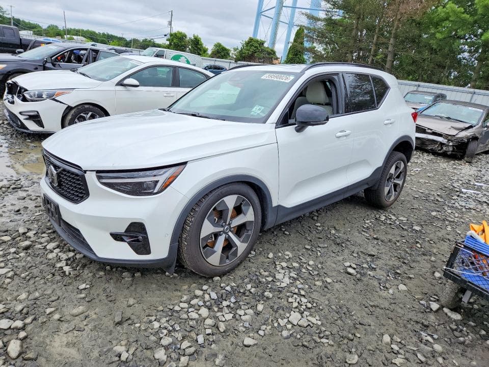 2025 VOLVO XC40 PLUS - 1