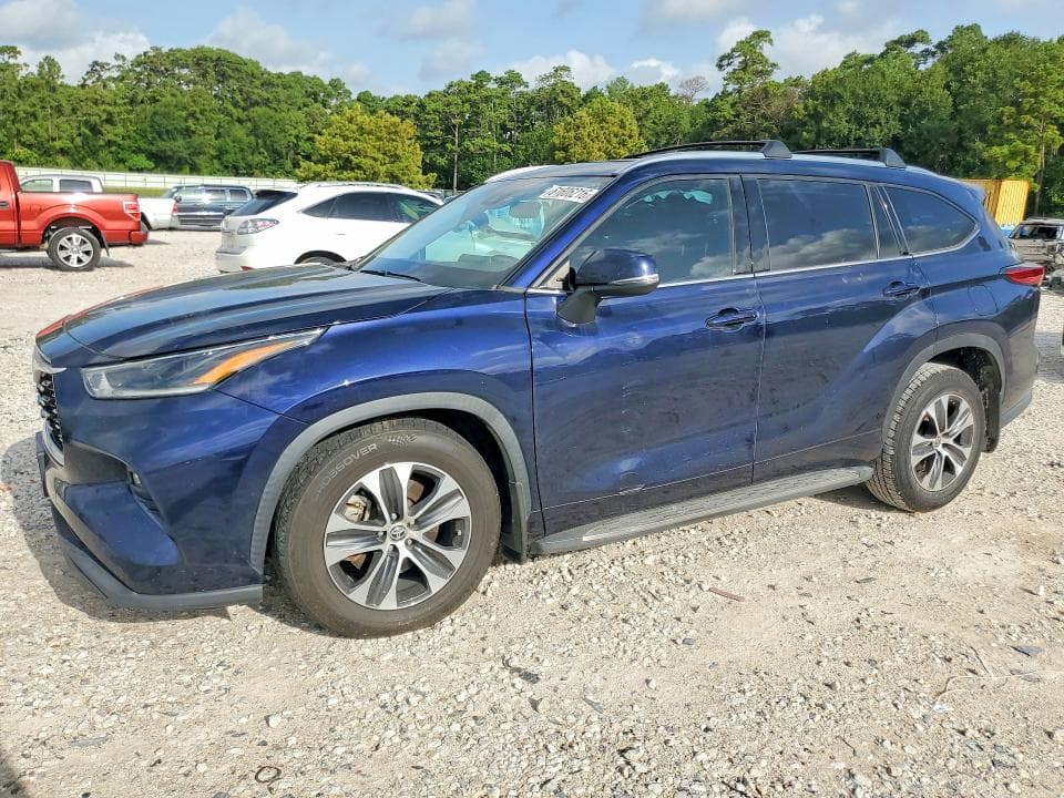2021 TOYOTA HIGHLANDER XLE - 1