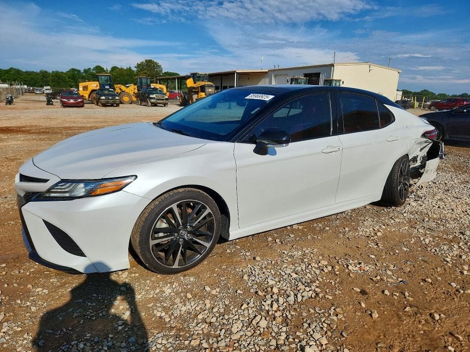 2018 TOYOTA CAMRY XSE - 1