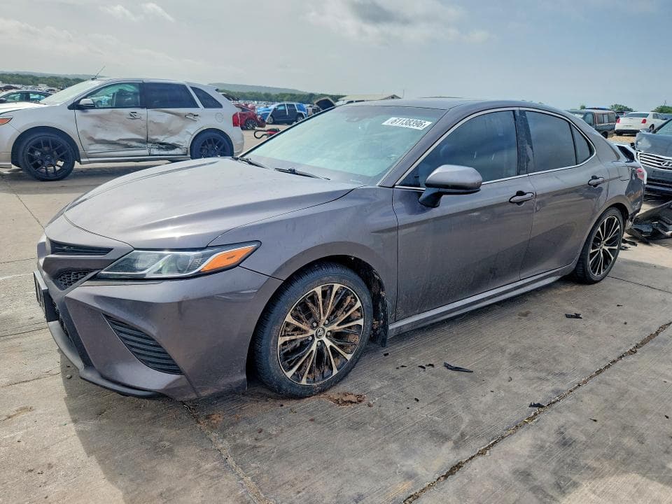 2018 TOYOTA CAMRY SE - 1