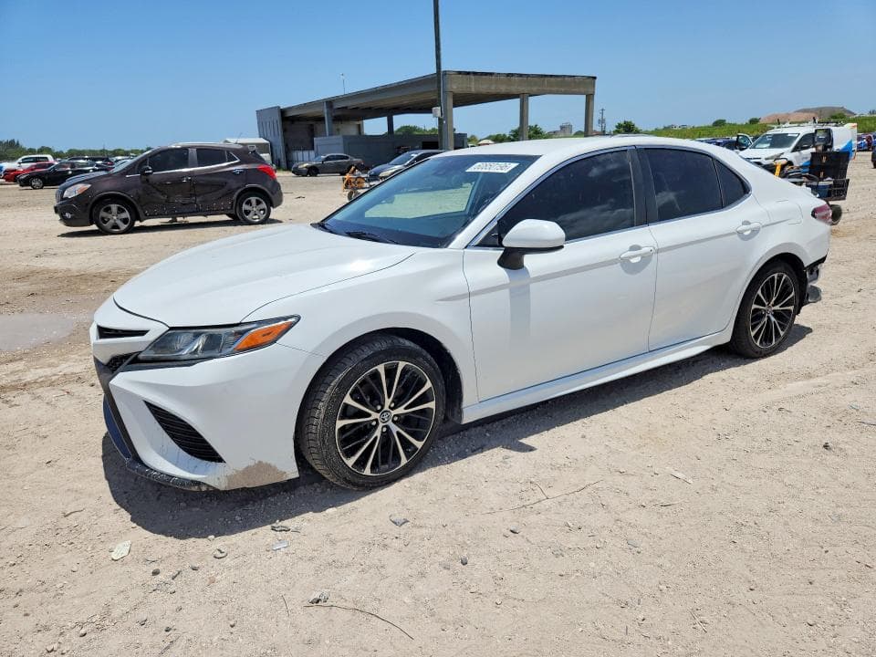 2019 TOYOTA CAMRY SE - 1