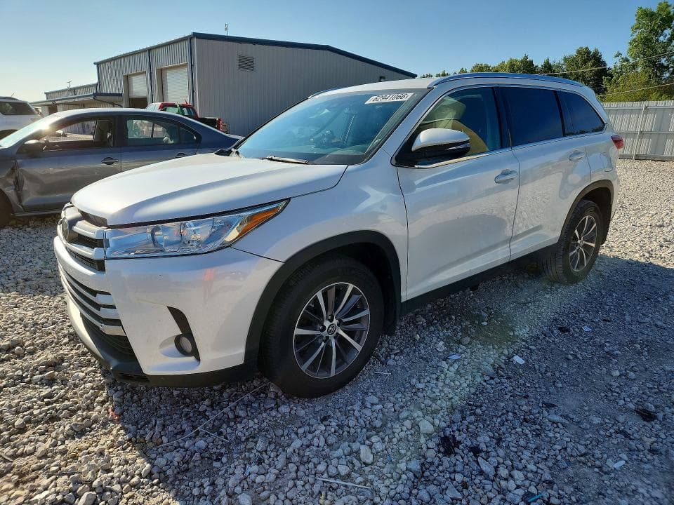 2019 TOYOTA HIGHLANDER XLE - 1