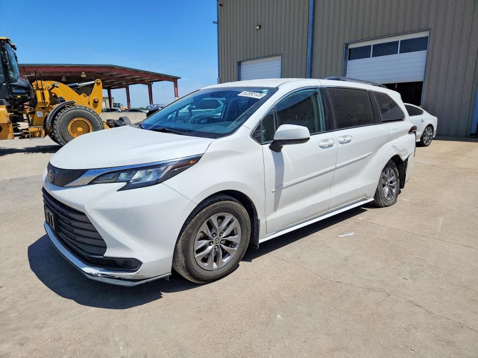 2022 TOYOTA SIENNA LE - 1